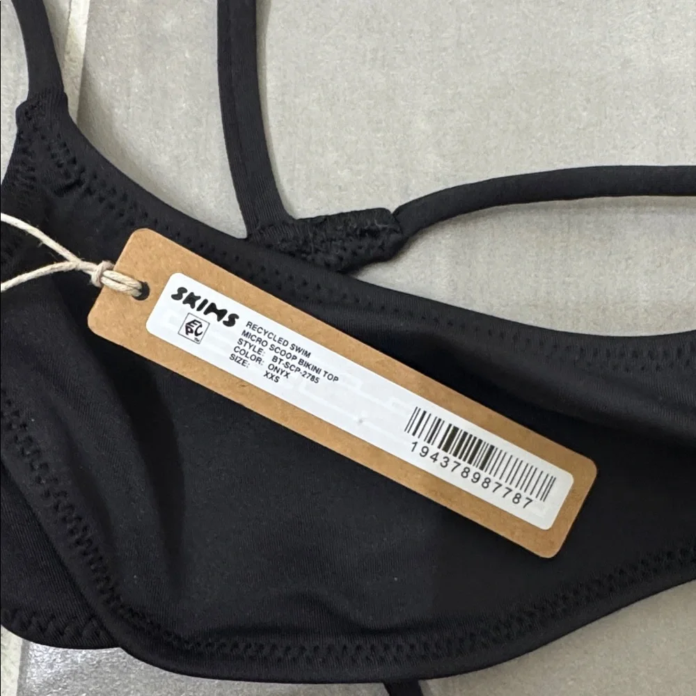 SKIMS SWIM MICRO SCOOP BIKINI TOP IN ONYX